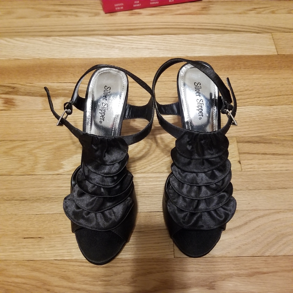 Silver Slipper Black Ruffled Shoe 8.5